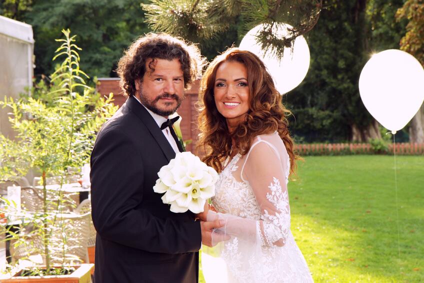 Karin Majtánová s Petrom na svadobnej fotografii