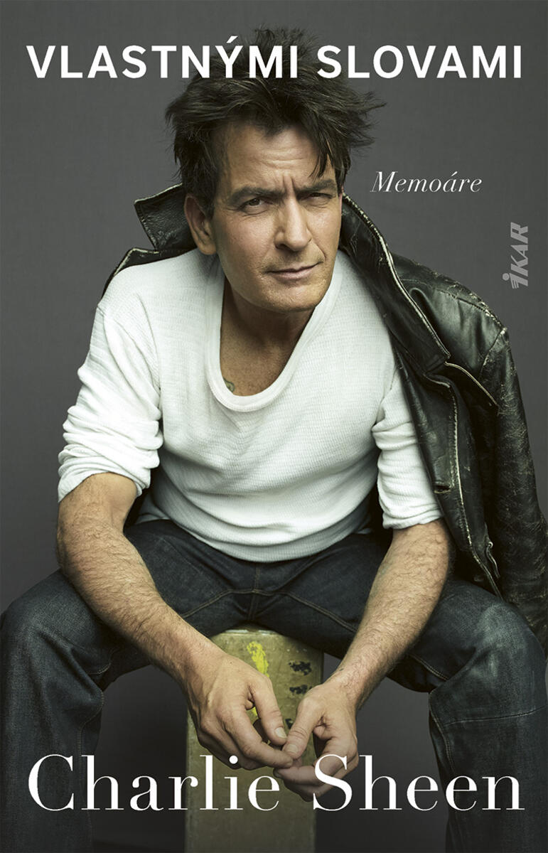 Hollywoodsky herec Charlie Sheen bez masky. Jeho životopis Vlastnými slovami je naozaj divoká jazda!