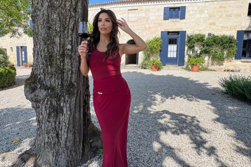 EVA LONGORIA: Pochválila sa fotkami z Francúzska.