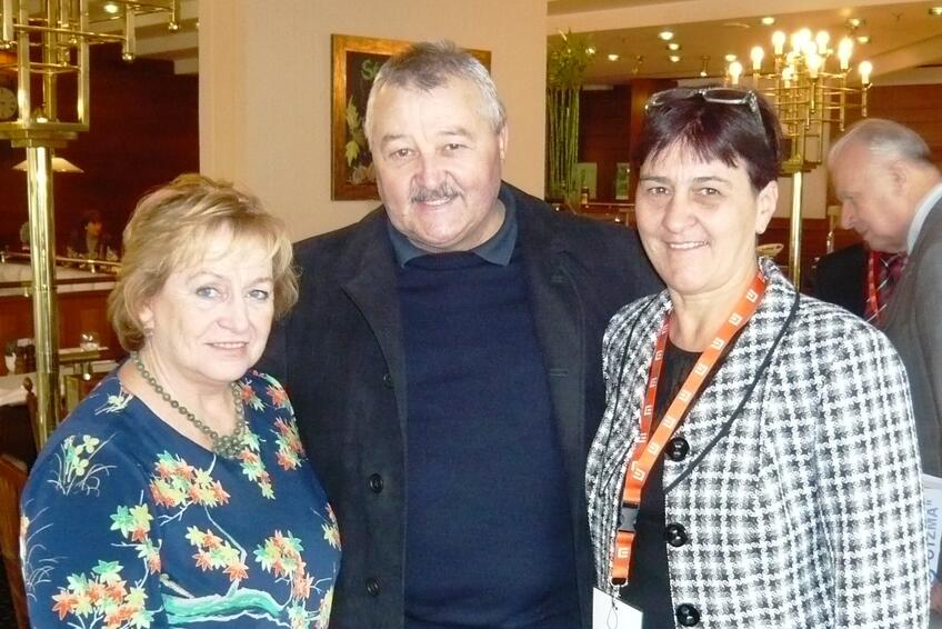 S MANŽELKOU JANOU A S GYMNASTICKOU LEGENDOU VĚROU ČÁSLAVSKOU († 74): Stretli sa na kongrese Fair play, ktorý organizoval MOV v Prahe. 