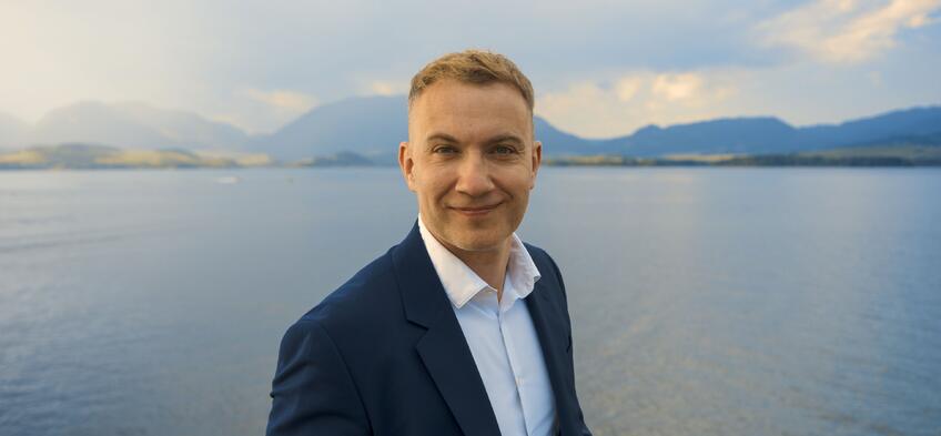 Martin Kapitulík vydal pieseň o Žilinskom kraji:  „Tu sme doma, tu sme spolu“