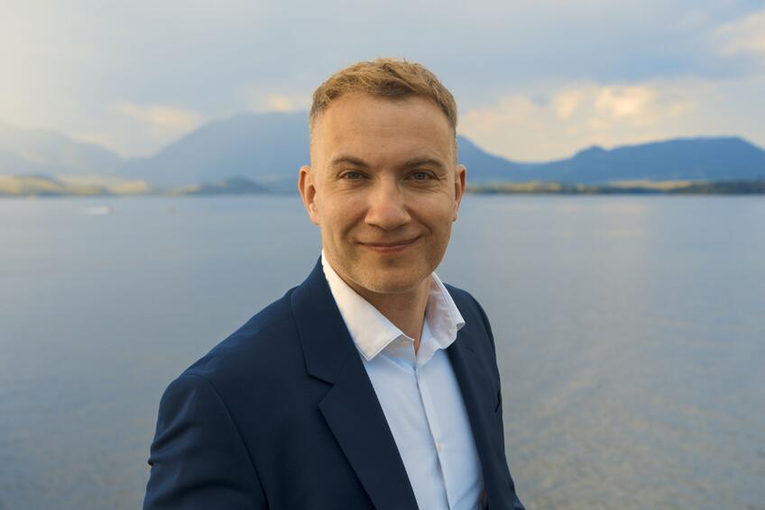 Martin Kapitulík vydal pieseň o Žilinskom kraji:  „Tu sme doma, tu sme spolu“