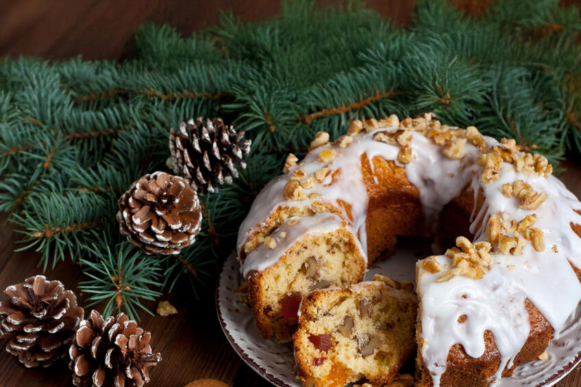 Orechová bábovka s hrozienkami