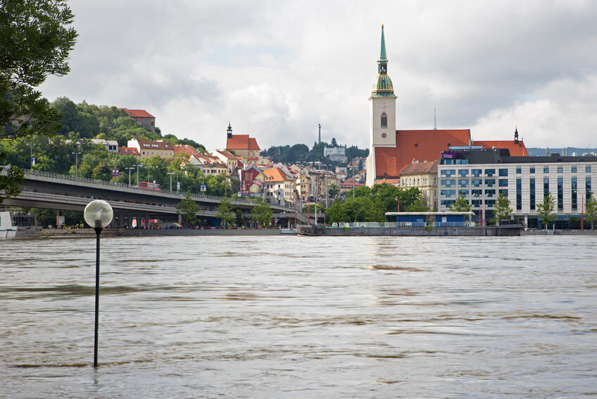 Pred pár rokmi v Bratislave hladina Dunaja kulminovala na výške 9,7 metra.