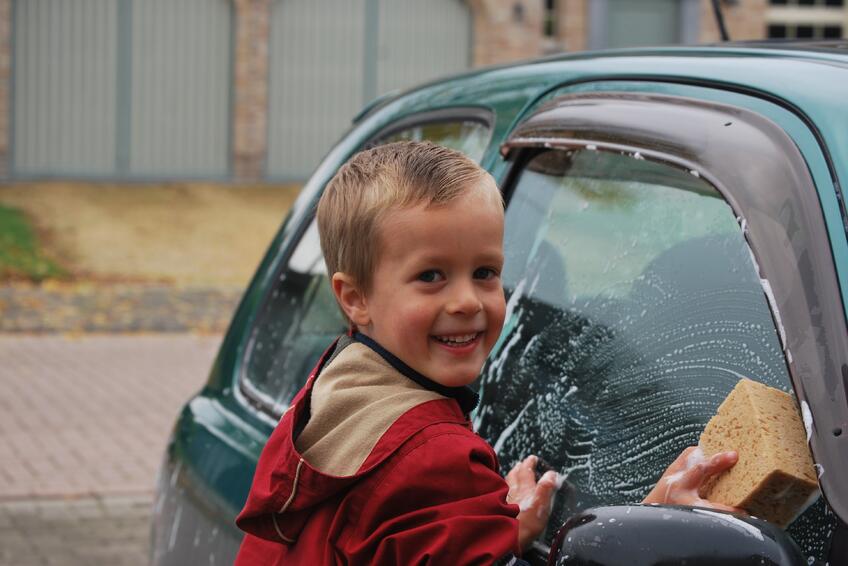 Pripravujete auto na jeseň? Nezabudnite správne vytriediť obaly z autokozmetiky