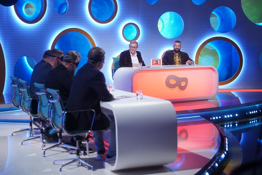 INKOGNITO: Reláciu moderuje Vlado Voštinár, za pultom hádačov sa striedajú známe celebrity.