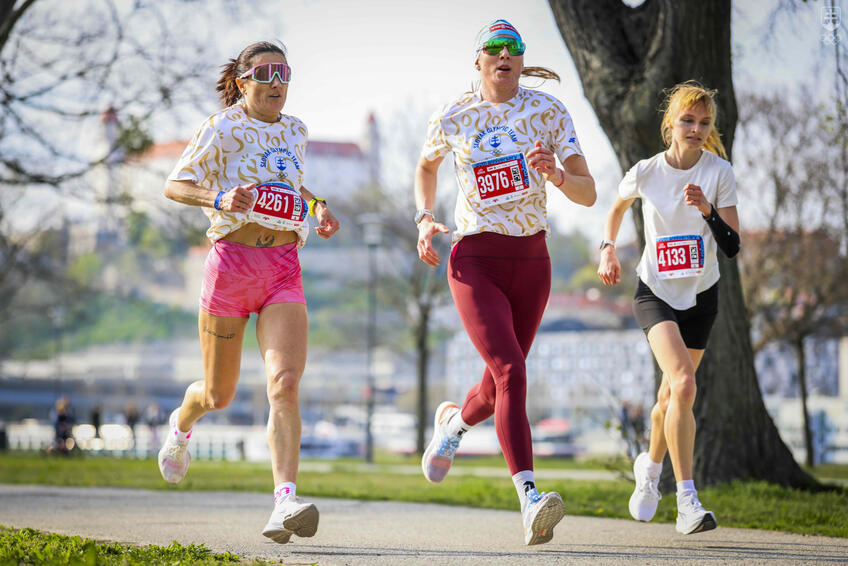 BOK PO BOKU: Kvalitný beh si vraj vyžaduje kvalitnú sparingpartnerku.
