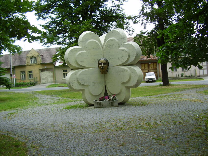 75 rokov od úmrtia spisovateľky Ľudmily Podjavorinskej († 78): Básne písala pri varení