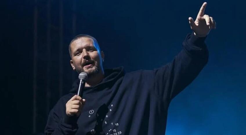 Zomrel hypeman a moderátor Osťo. 