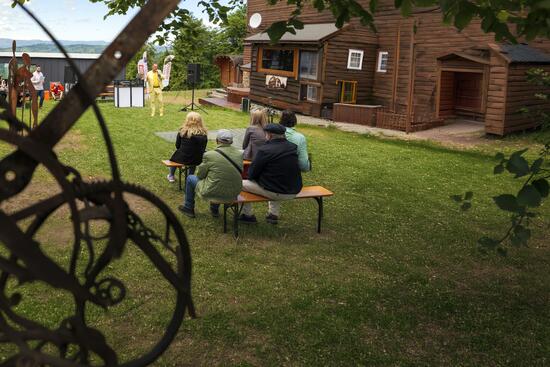 Netradičná výstava vo Veľkej Rači: Umelecké diela pod holým nebom 