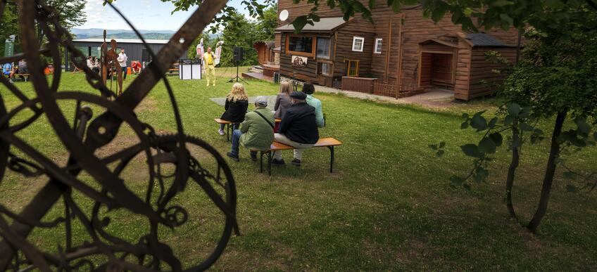 Netradičná výstava vo Veľkej Rači: Umelecké diela pod holým nebom 