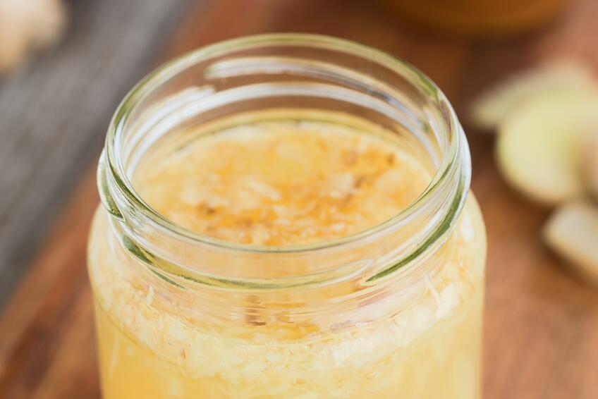 KVASENÝ NÁPOJ S ĎUMBIEROM: Je vhodný len pre dospelých.