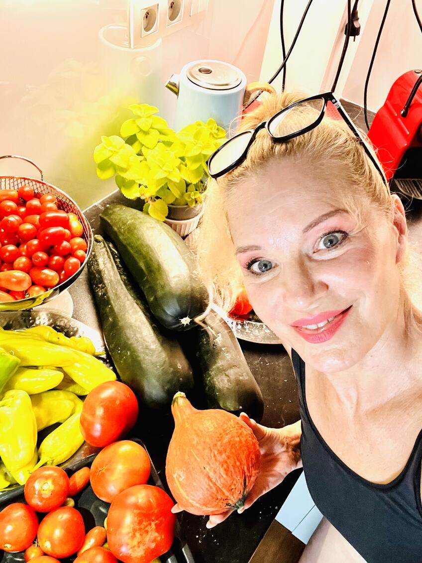 Speváčka Marcella Molnárová: Keď treba, zo mňa bude aj bagristka!