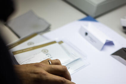 Drahé kamene sú stále cennou komoditou a len skutočný znalec rozozná pravý drahokam od falošného. 