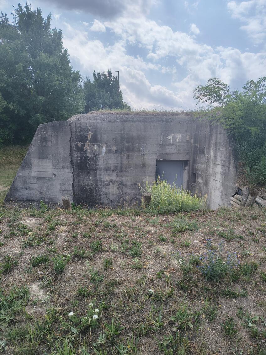 Navštívili sme miesto, ktoré ukrýva vojenské príbehy Bratislavy: Za oceľovými  dverami bunkra!