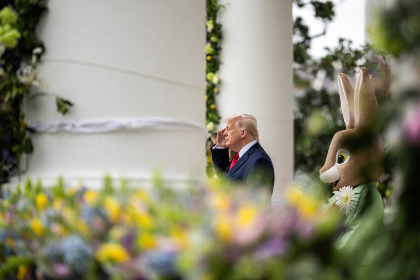 Na Veľkú noc pozýva americký prezident deti a ich rodičov do Bieleho domu, aby hľadali poskrývané veľkonočné vajíčka. 